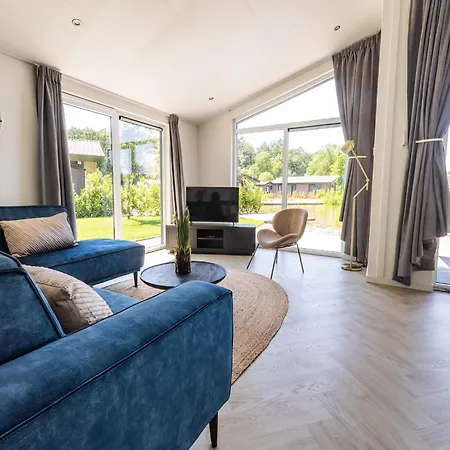 By Pond In 木屋 费尔德霍芬