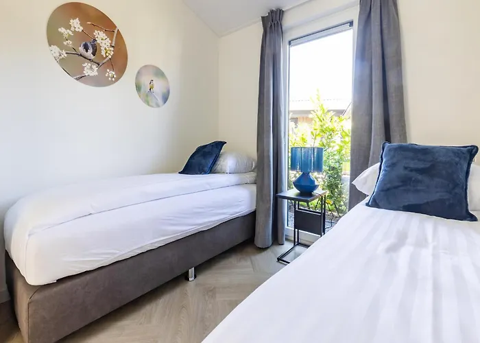 By Pond In Σαλέ *