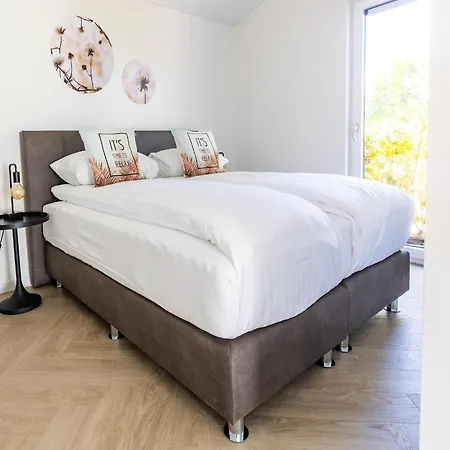 By Pond In شاليه فيلتهوفين