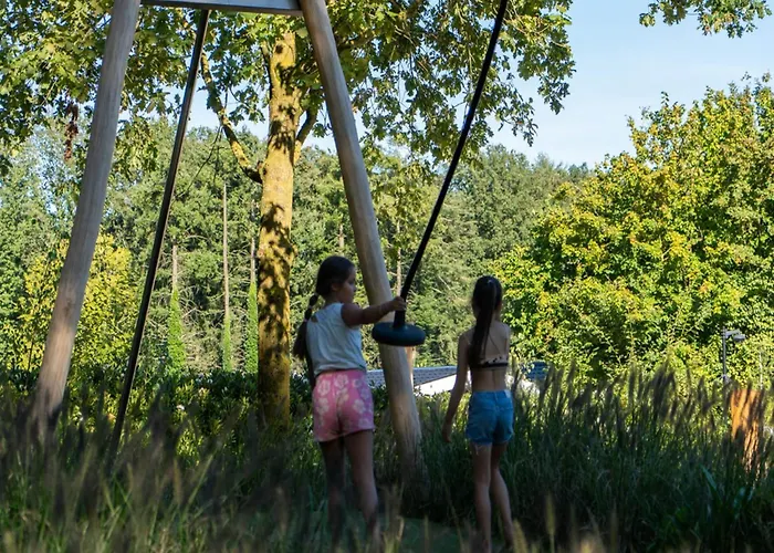 شاليه By Pond In